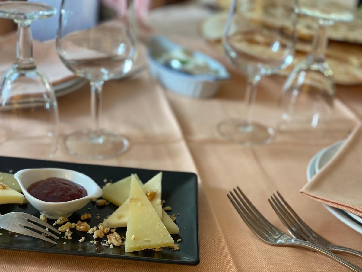 Locanda Tipica Sa Corte Ольєна Екстер'єр фото
