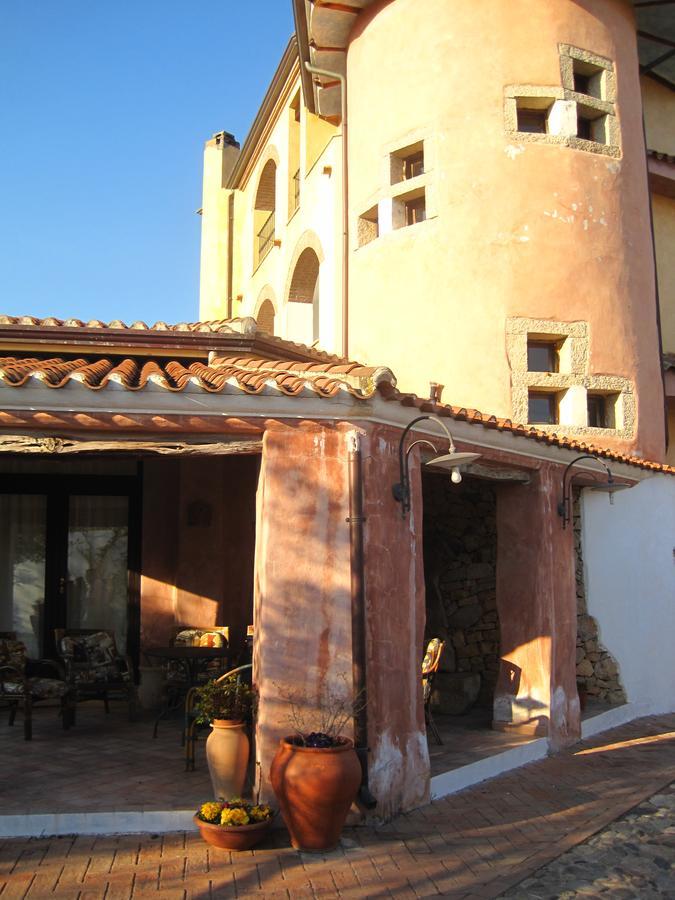 Locanda Tipica Sa Corte Ольєна Екстер'єр фото