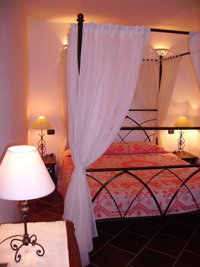 Locanda Tipica Sa Corte Ольєна Екстер'єр фото